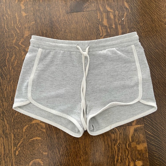Grey lounge shorts - Picture 2 of 3